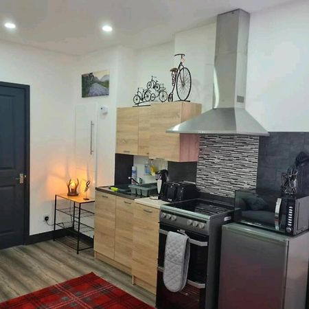 Charming 1-Bed Apartment In Peebles Buitenkant foto